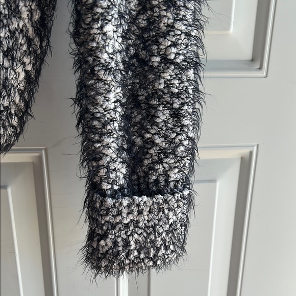 POL Chunky Oversized Cozy Black and White Knit Cardigan - Picture 4 of 9